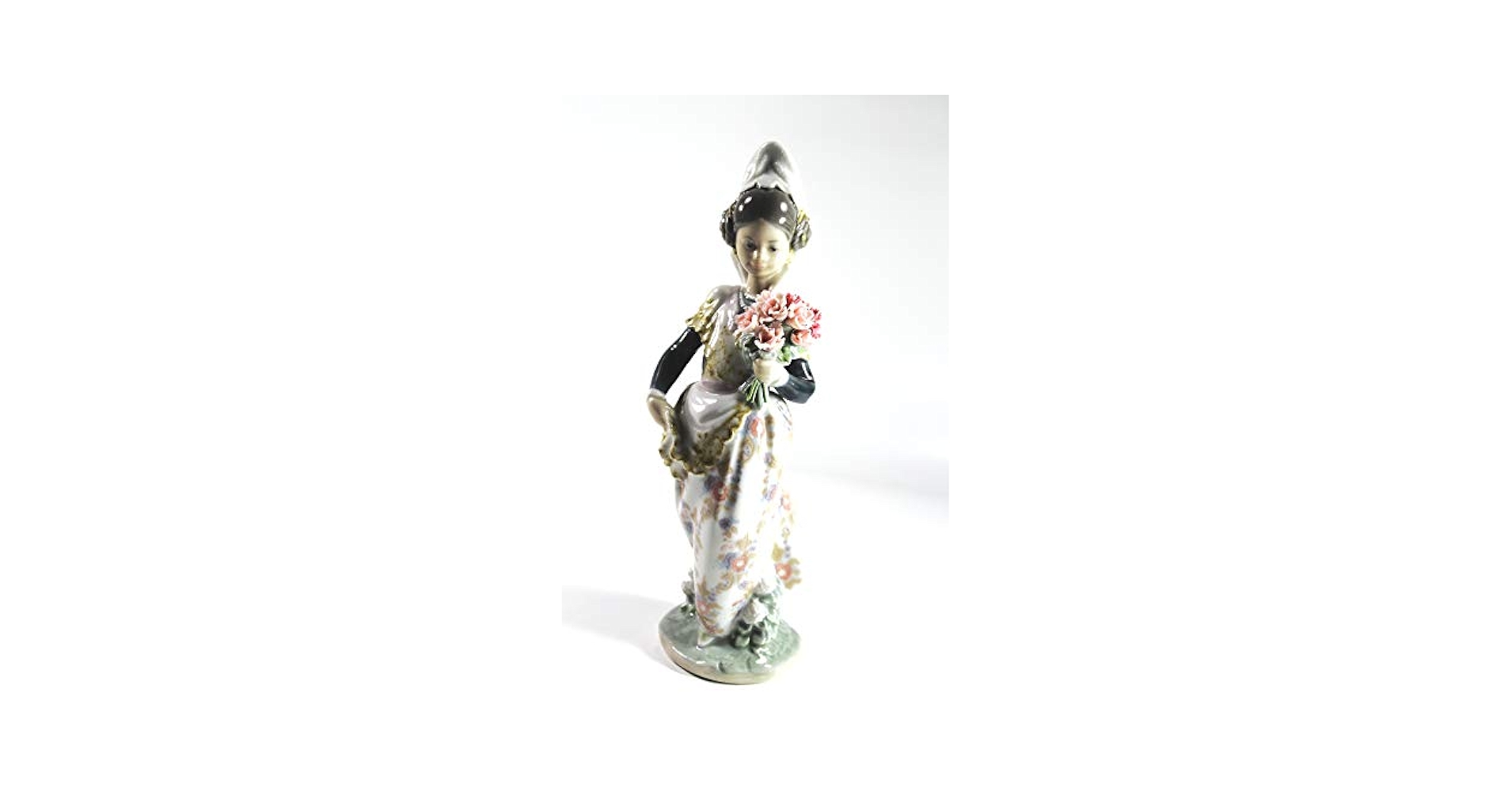 リヤドロ バレンシアの少女 Chica Valenciana Amazon.com: Lladro Valencian Girl with Flowers 01001304